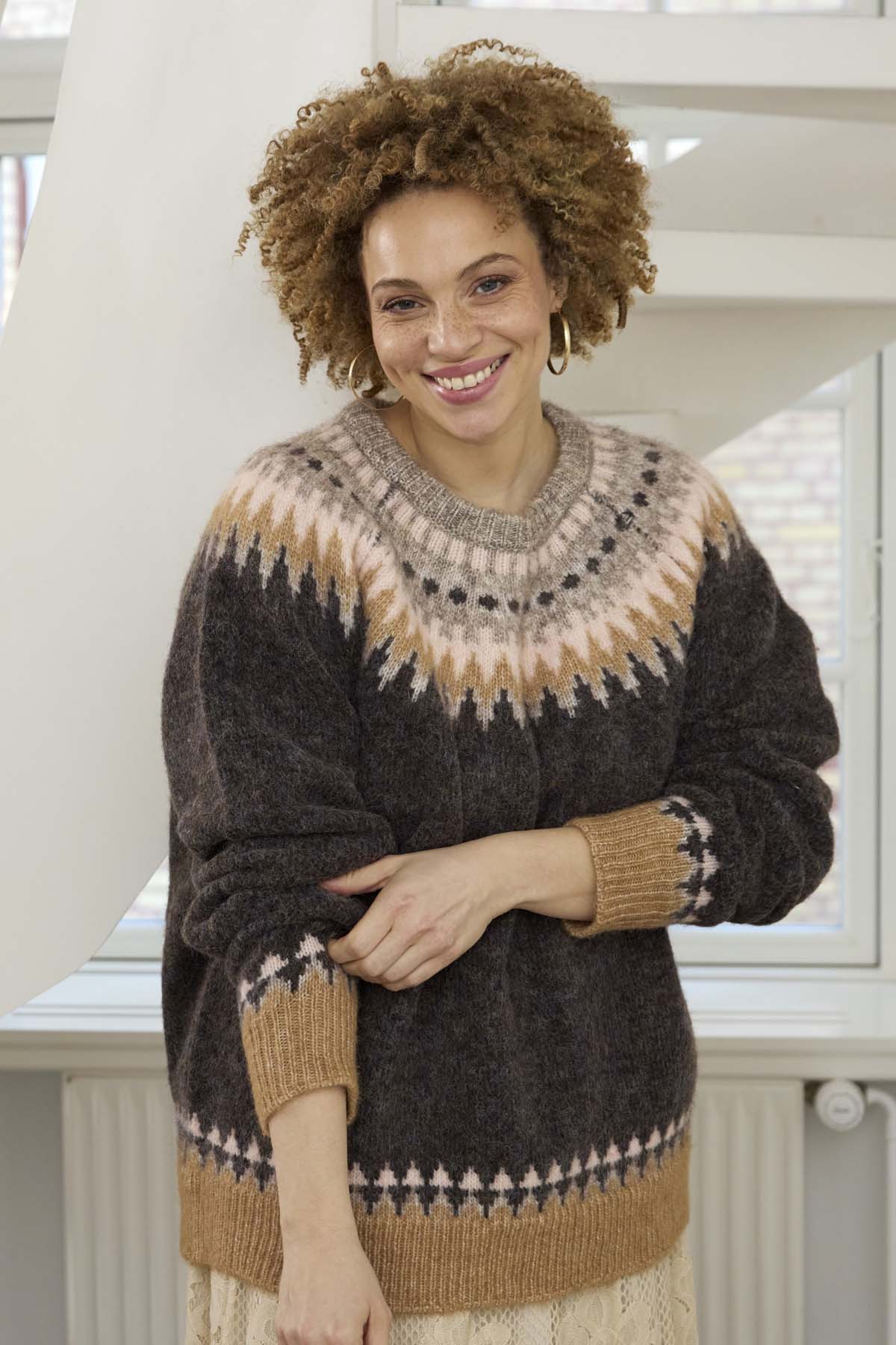 Myrna Strikbluse Brun