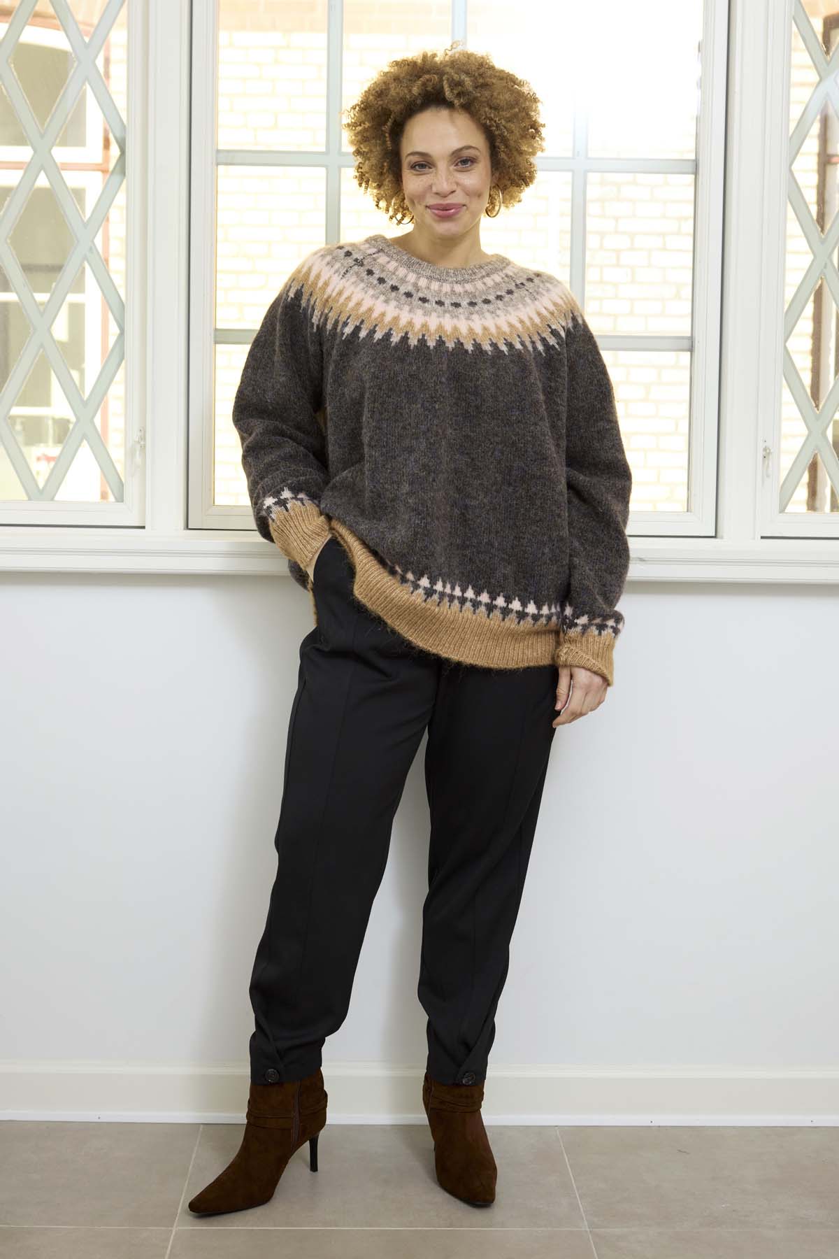Myrna Strikbluse Brun