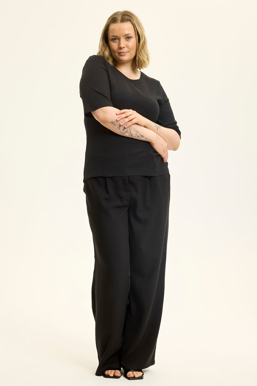 Magnolia T-shirt Sort